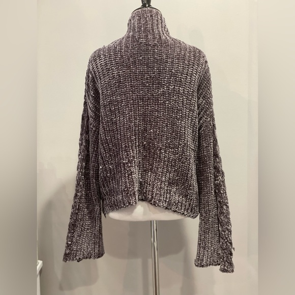 Knit Turtle Neck Cropped Sweater - Picture 5 of 5